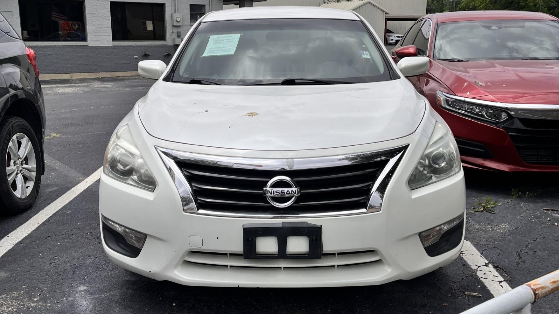 2014 white Nissan Altima (1N4AL3APXEC) , located at 945 E. Jefferson Blvd, Dallas, TX, 75203, (214) 943-7777, 32.752514, -96.811630 - Photo#1